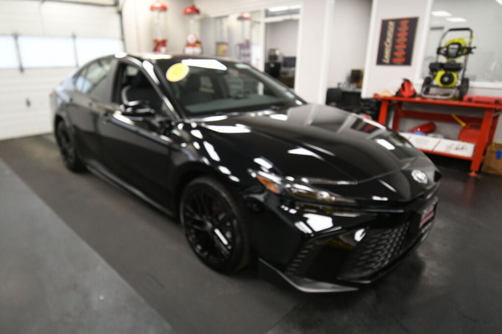Used 2025 Toyota Camry SE w/ Convenience Package AWD/4WD image 2