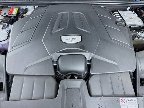 Certified 2022 Porsche Cayenne S image 35