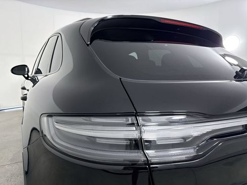 Certified 2025 Porsche Macan AWD/4WD image 18