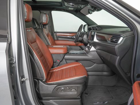 Used 2023 GMC Yukon XL Denali Ultimate w/ LPO, Floor Liner Package image 9