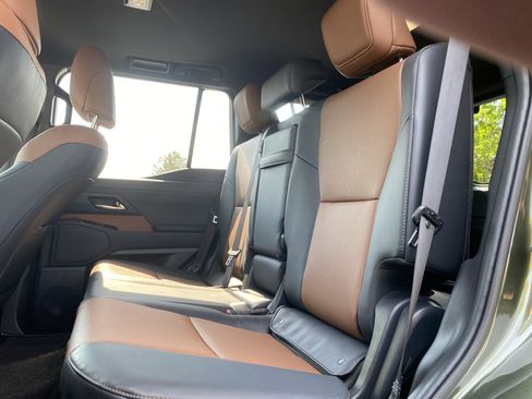 Used 2025 Lexus GX 550 w/ Accessory Package (2T) AWD/4WD image 70