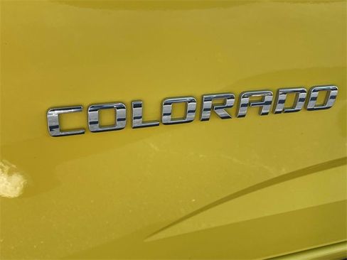 Used 2015 Chevrolet Colorado LT w/ LT Convenience Package image 9