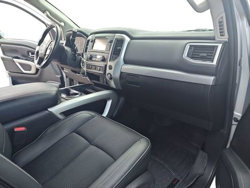 Used 2018 Nissan Titan PRO-4X AWD/4WD image 15