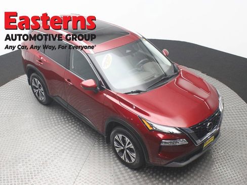 Used 2021 Nissan Rogue SV w/ Premium Package image 3