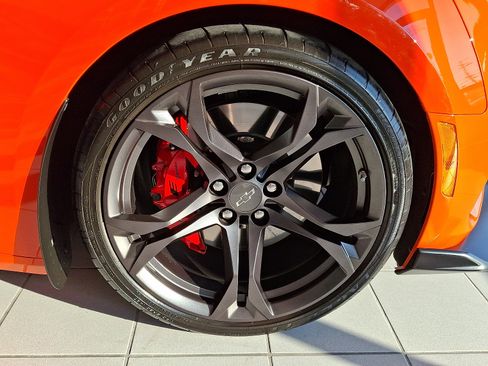 Used 2021 Chevrolet Camaro SS RWD image 8
