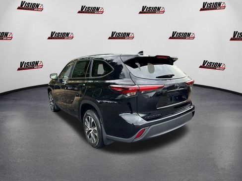 Used 2024 Toyota Highlander XLE image 7