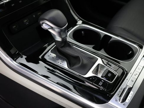 Used 2024 Kia Carnival SX Prestige image 6