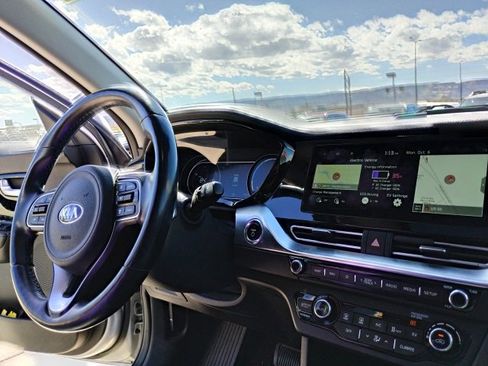 Used 2021 Kia Niro EX Premium w/ Cold Weather Package image 16