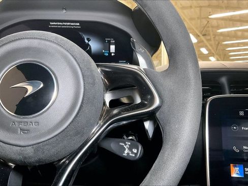 Used 2023 McLaren Artura image 24