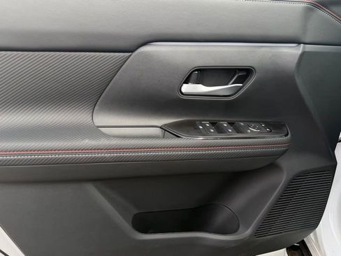 New 2026 Nissan Kicks SR image 10