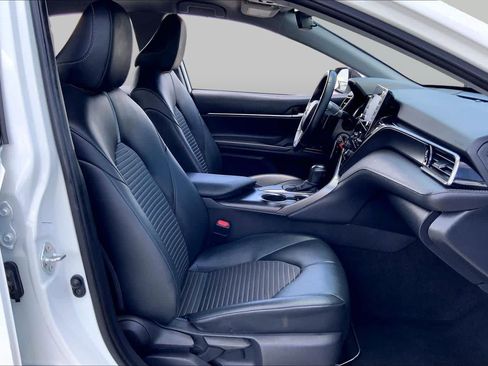 Used 2021 Toyota Camry SE FWD image 9