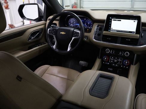 Used 2024 Chevrolet Suburban Premier image 27