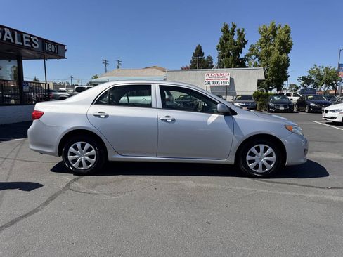 Used 2010 Toyota Corolla LE FWD image 2