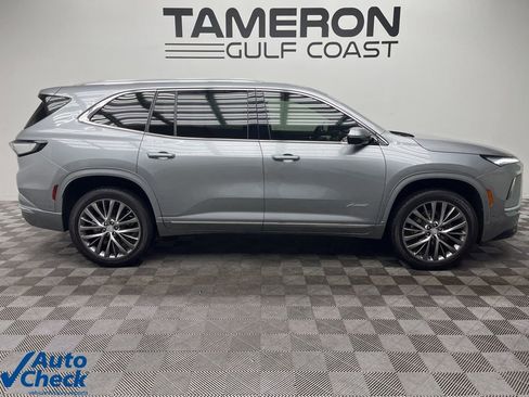 Used 2025 Buick Enclave Avenir image 4