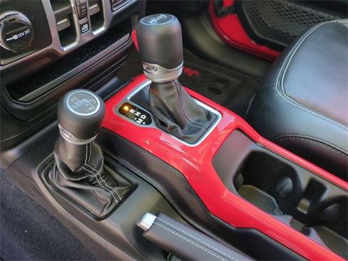 Used 2018 Jeep Wrangler Unlimited Sahara image 21