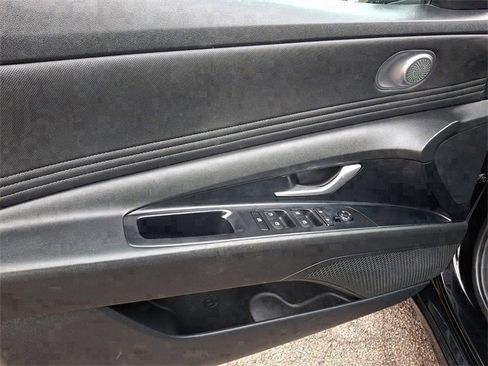 Used 2023 Hyundai Elantra SEL w/ Convenience Package image 12