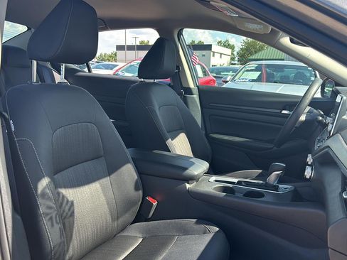 Used 2025 Nissan Altima 2.5 SV FWD image 25