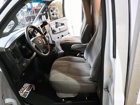 Used 2017 Chevrolet Express 3500 image 6