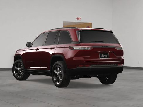 New 2025 Jeep Grand Cherokee Limited w/ Black Appearance Package image 4