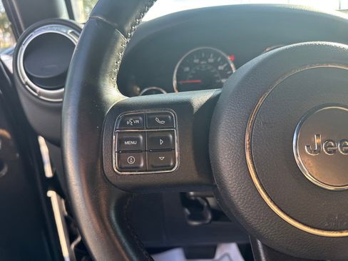 Used 2017 Jeep Wrangler Sahara w/ Connectivity Group AWD/4WD image 15