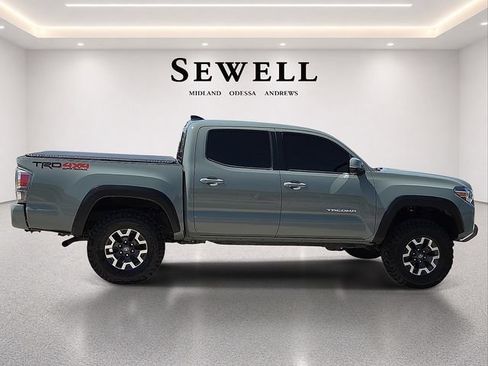 Used 2023 Toyota Tacoma TRD Off-Road w/ Technology Package AWD/4WD image 5