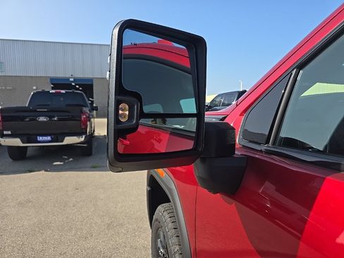 Used 2025 GMC Sierra 2500 AT4 w/ Technology Package AWD/4WD image 9