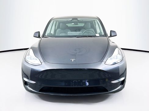 Used 2024 Tesla Model Y Long Range AWD/4WD image 2