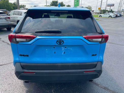 Used 2020 Toyota RAV4 XLE Premium FWD image 7