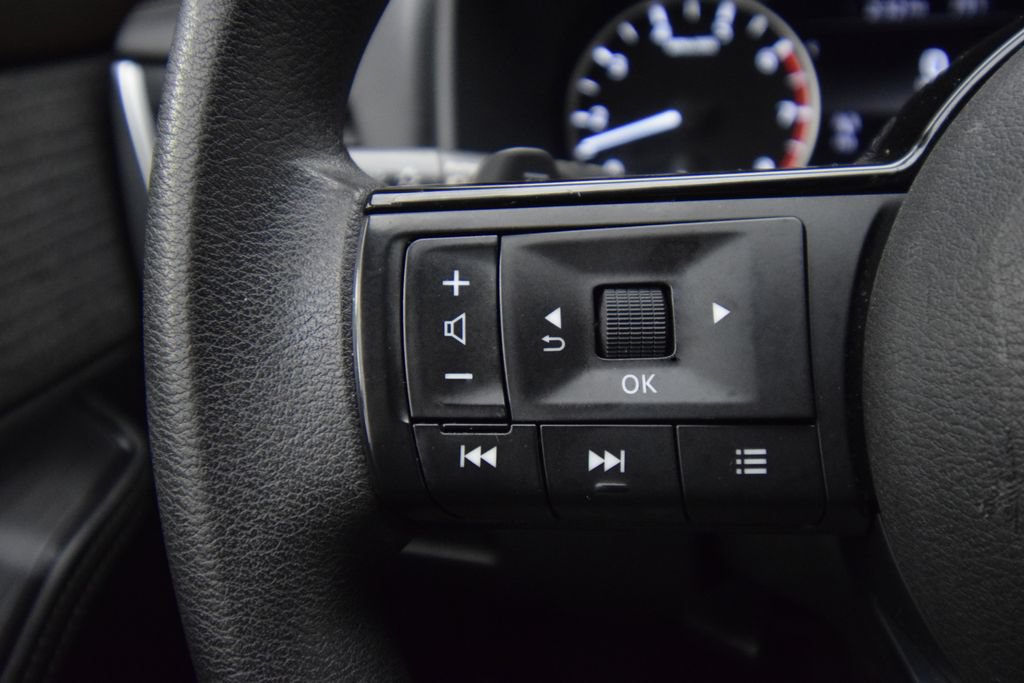 Used 2023 Nissan Rogue SV AWD/4WD image 30