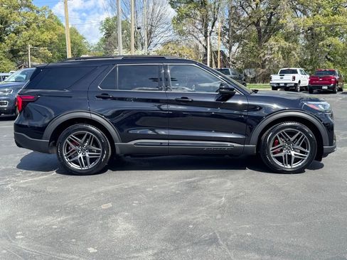 Used 2025 Ford Explorer ST RWD image 4