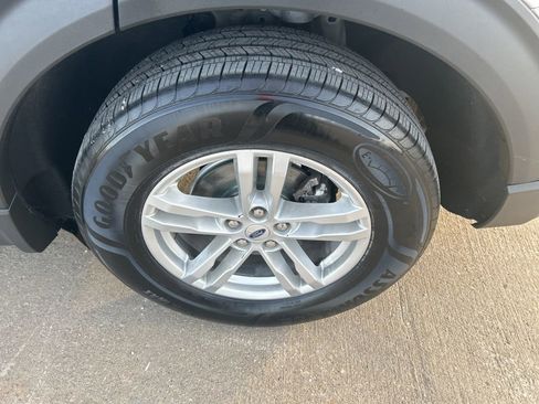 Used 2022 Ford Explorer XLT w/ Equipment Group 202A image 34