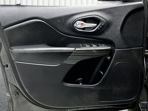 Used 2015 Jeep Cherokee Limited w/ Luxury Group image 19