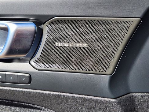 Used 2023 Volvo C40 P8 Recharge Ultimate image 5