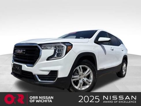 Used 2024 GMC Terrain SLE FWD image 1