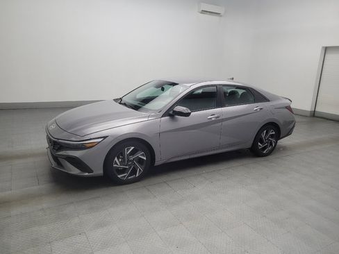 Used 2025 Hyundai Elantra Sport FWD image 2