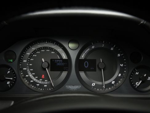 Used 2015 Aston Martin V8 Vantage GT RWD image 8