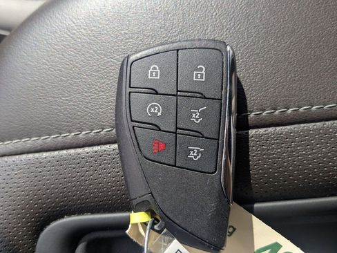 Used 2021 GMC Yukon SLT w/ Rear Media and Nav Package image 28