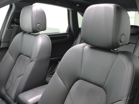 Used 2017 Porsche Macan S image 34