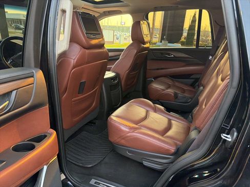 Used 2017 Cadillac Escalade Luxury image 19