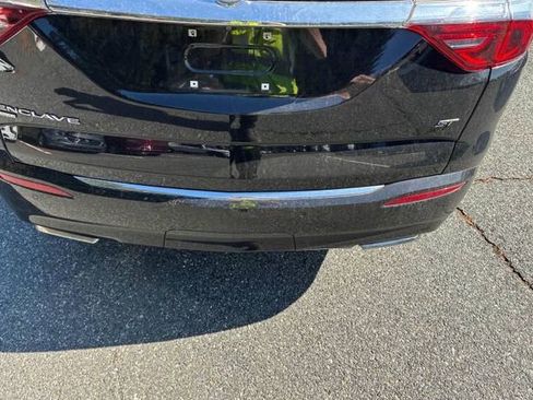 Used 2023 Buick Enclave Essence w/ Experience Buick Package image 8