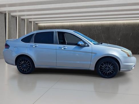 Used 2010 Ford Focus SES image 7