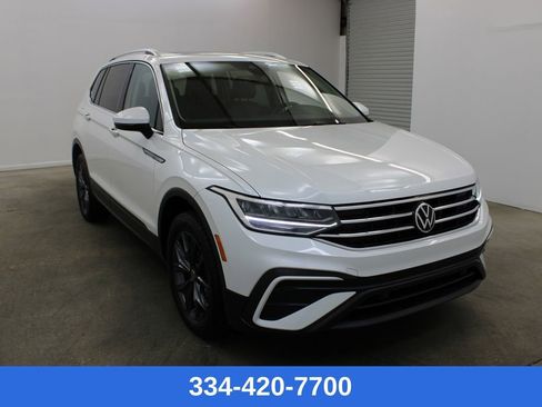 Certified 2023 Volkswagen Tiguan SE w/ Panoramic Sunroof Package image 5