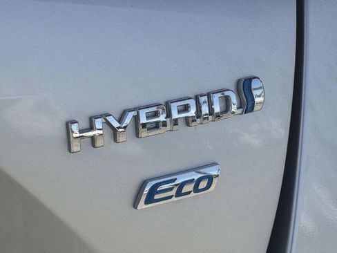 Used 2019 Toyota Prius L Eco w/ Carpet Mat Package image 23