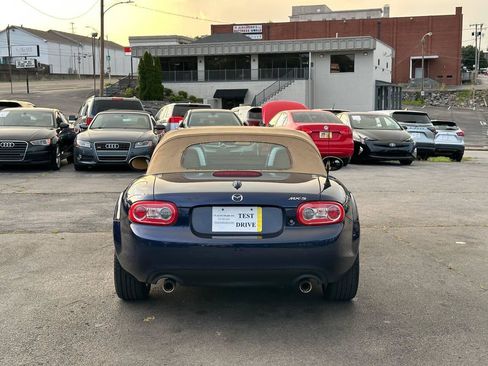 Used 2010 MAZDA MX-5 Miata Grand Touring w/ Premium Pkg RWD image 15