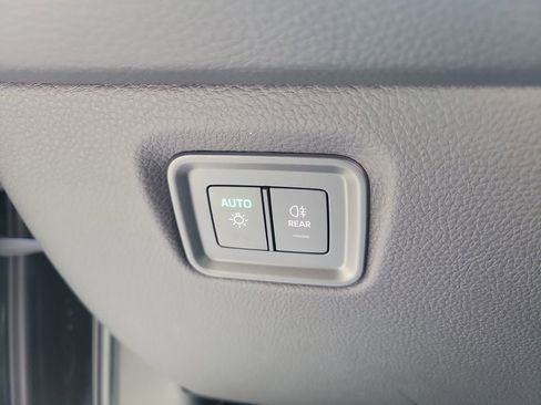 Certified 2025 Porsche Macan AWD/4WD image 26