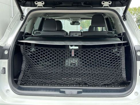 Used 2023 Toyota Highlander Limited FWD image 8