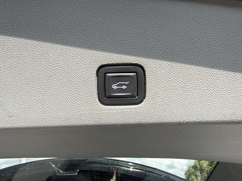 Used 2023 Cadillac XT6 Premium Luxury w/ Technology Package AWD/4WD image 36