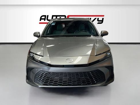 Used 2025 Toyota Camry SE FWD image 2