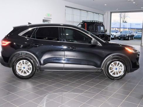 Used 2022 Ford Escape SE image 6