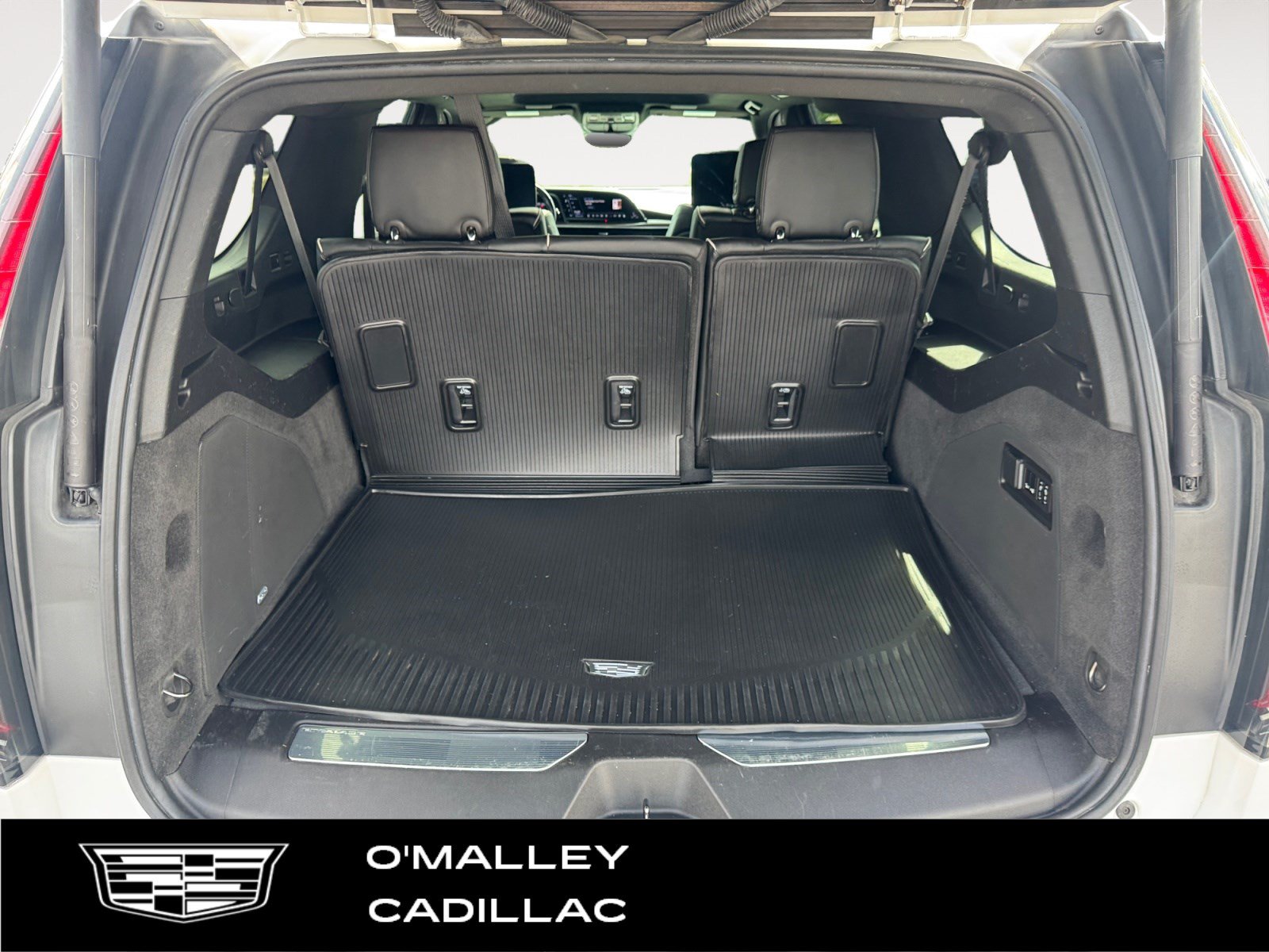 Used 2023 Cadillac Escalade ESV Premium Luxury AWD/4WD image 12